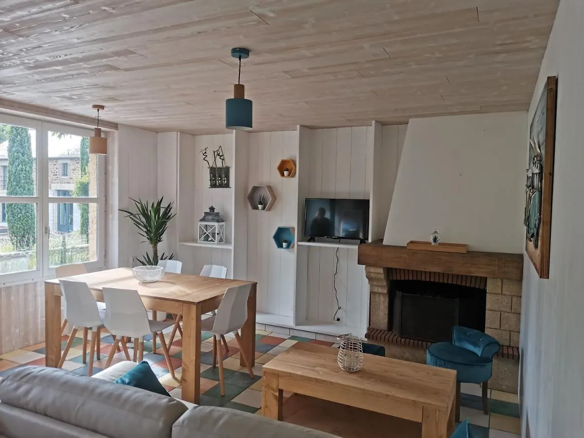 Holiday home Gites La Rifflais Langrolay